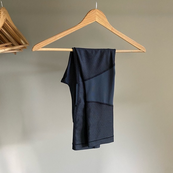 Under Amour Capris Leggings - Size XS - Picture 6 of 7